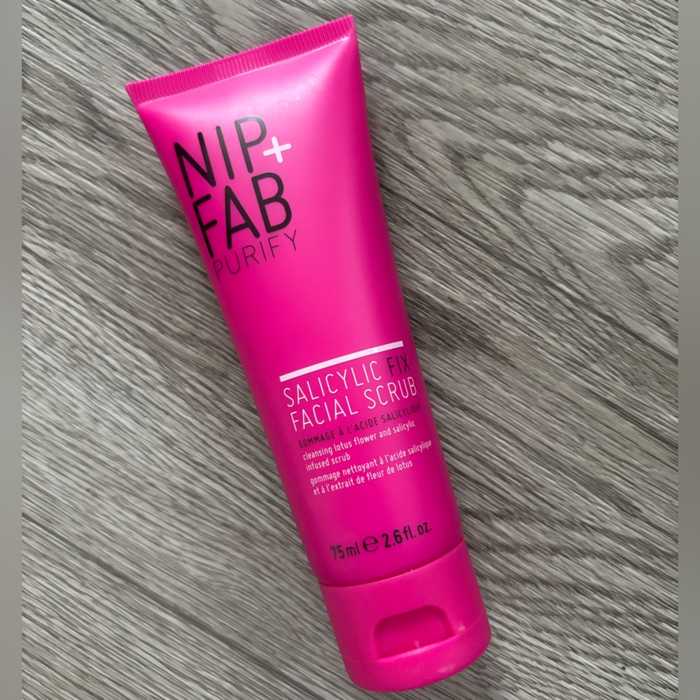 5/$25🏷️NIP+FAB Pink Facial Scrub